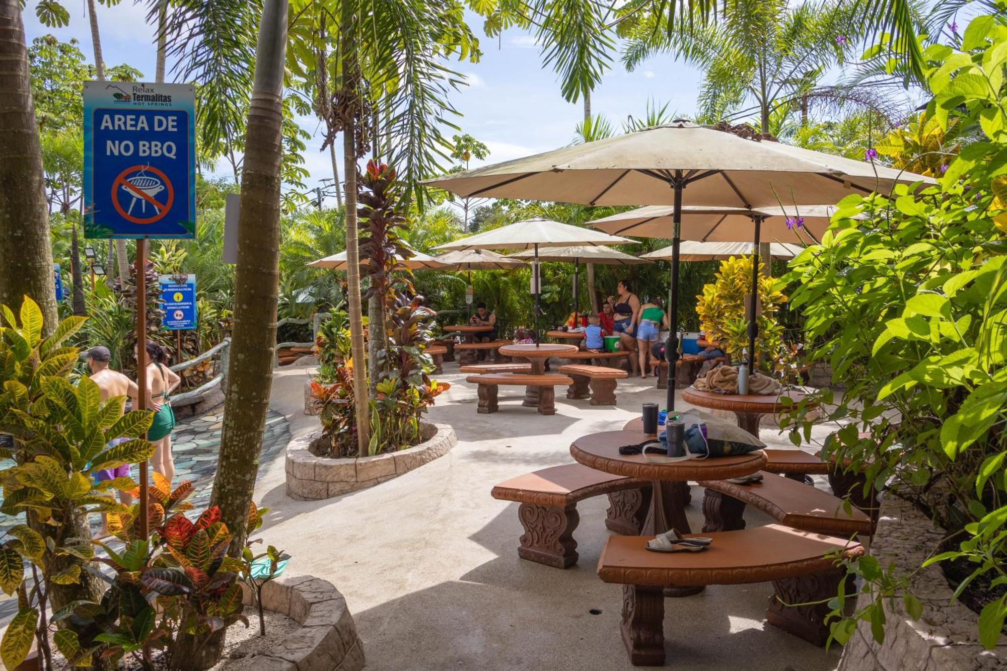 Hotel Relax Termalitas - Thermal Water La Fortuna Екстер'єр фото