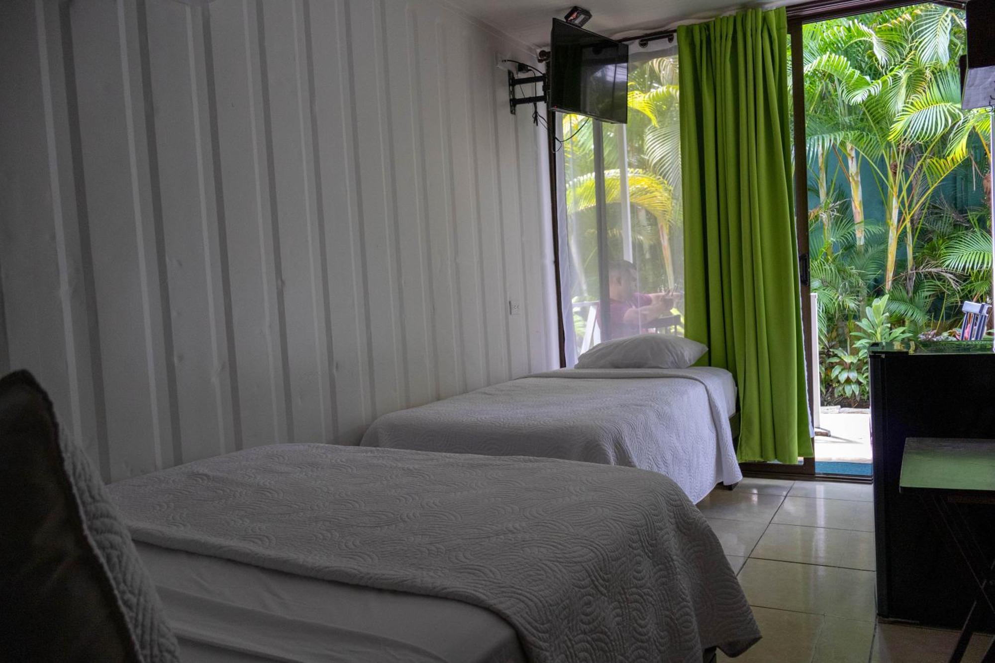 Hotel Relax Termalitas - Thermal Water La Fortuna Екстер'єр фото